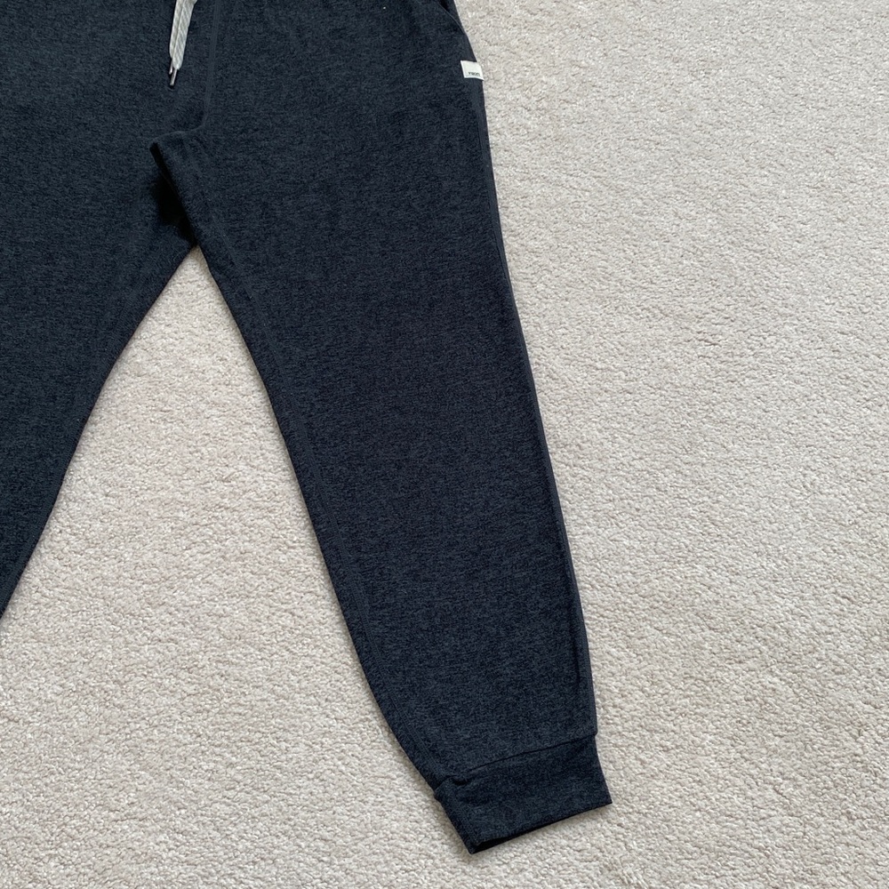 Vuori Women’s Dark Gray Jogger Sweatpants with Contrast Drawstring - Picture 4 of 13